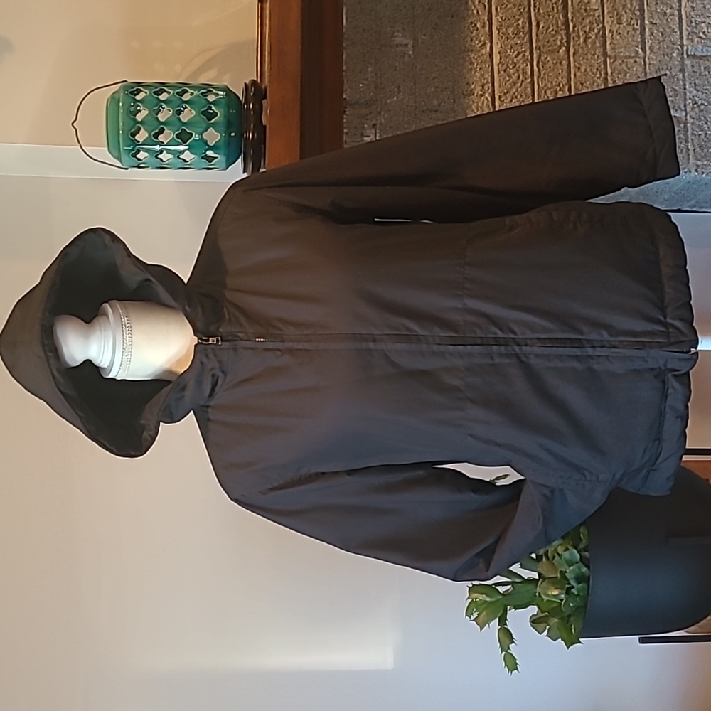 GAP Women's Medium Black Lightweight Packable Hooded Zipper Closure Jacket